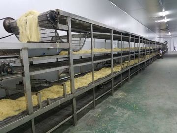 De lage Noedel die van de Arbeidsintensiteit de Noedels stoomt die van de Machinestoom Machine vervaardigen